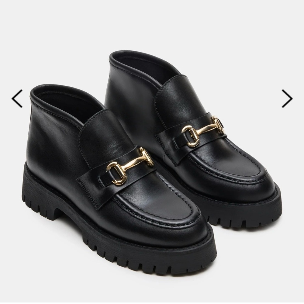 NWT Steve Madden Black Leather Lug Sole Loafers with Gold Bit Sz 8